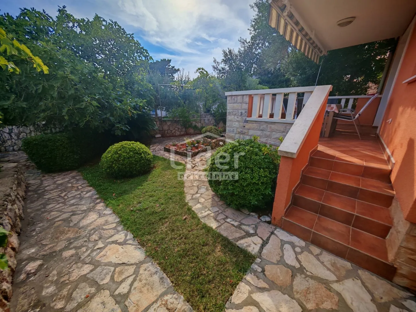 2S+DB APARTMAN (PRIZEMLJE, OKUĆNICA 109m2)  NOVALJA  - cover