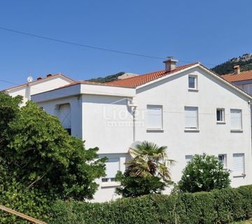 Kuća na Rabu, Barbat, 5 apartmana, 100 m od mora - cover