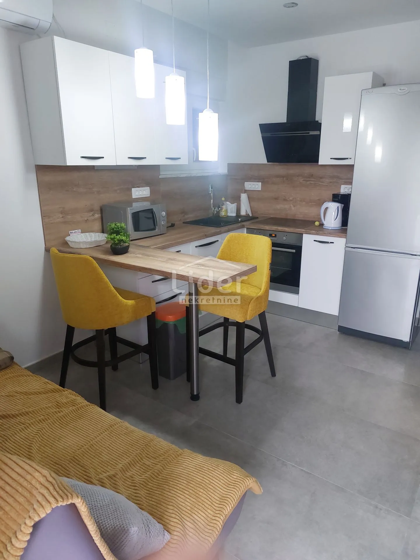 KASTAV Stan s predivnim pogledom na more - cover