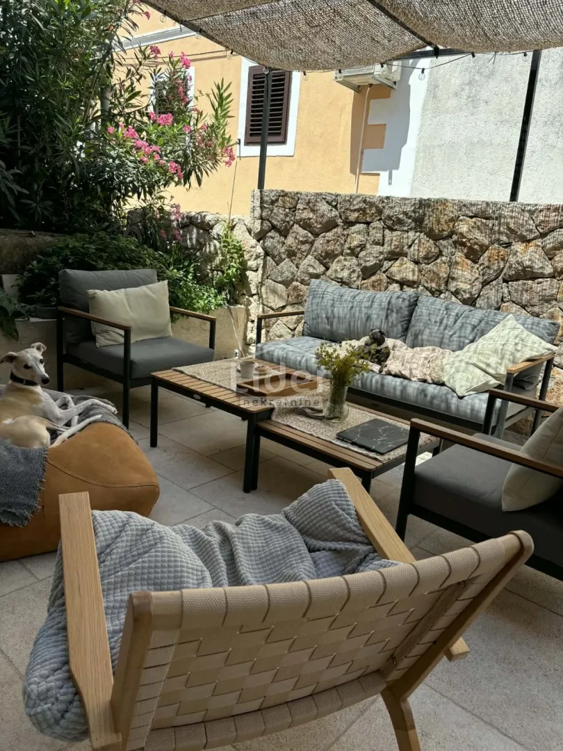 OMIŠALJ-prekrasno uređena kamena kuća sa 2 stambene jedinice - cover