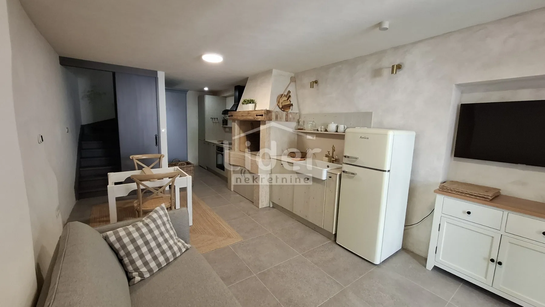 OMIŠALJ-Stan 80 m² u renoviranoj kamenoj kući - cover