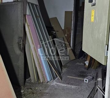 POSLOVNI PROSTOR-AKCIJA DO 15.09,900 EUR/M2  - cover