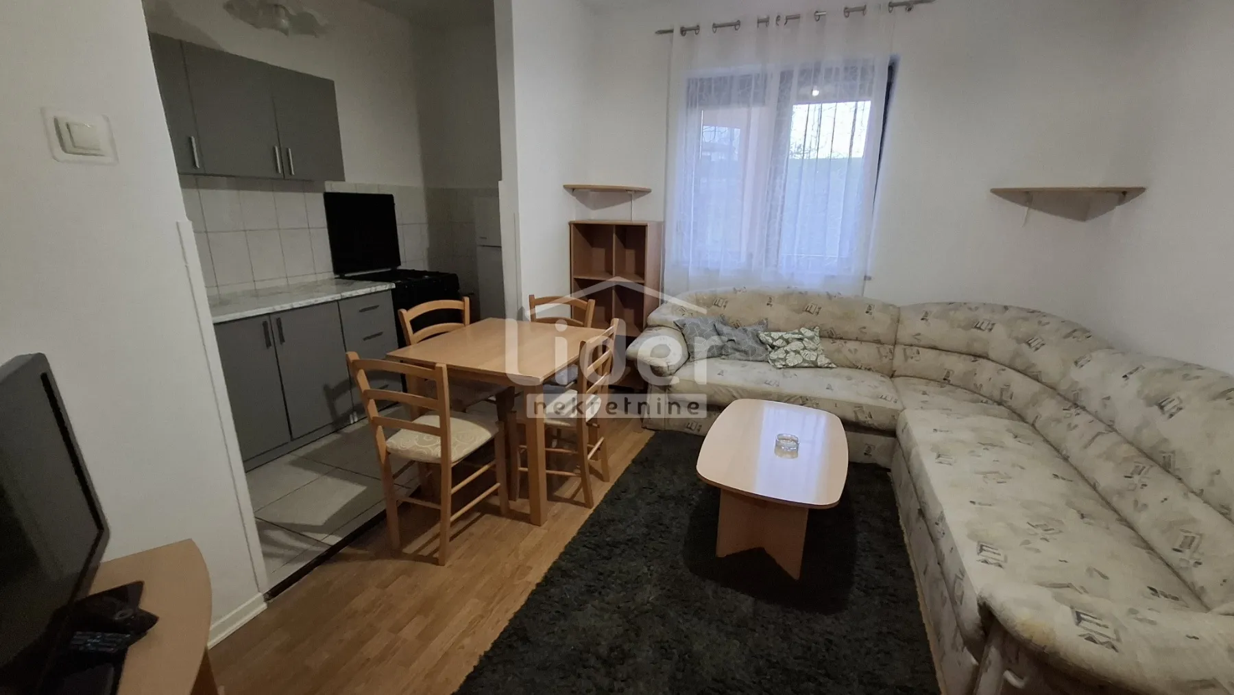 PEHLIN-stan za najam - cover