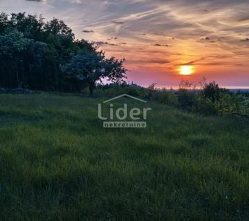 BUJE zemljište sa prekrasnim pogledom na more! - cover