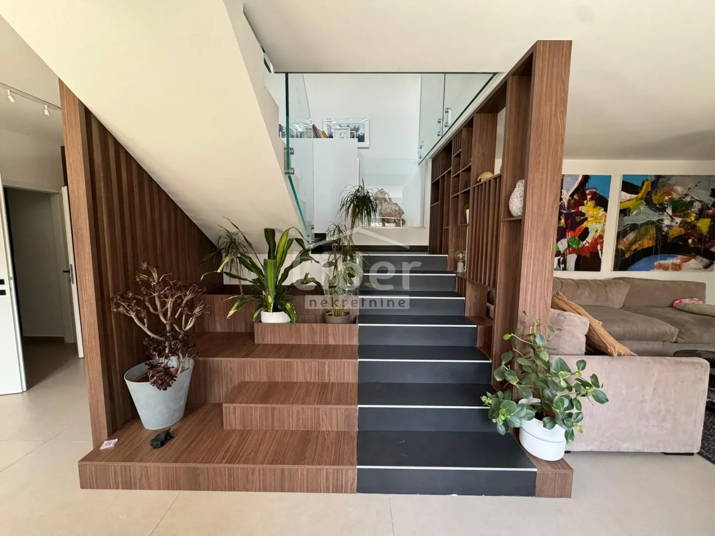 KOSTRENA -RENOVIRANA KAMENA KUĆA - cover