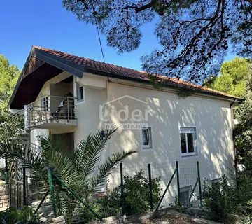 Donji Karin, kuću sa 3 stana prodajemo - cover