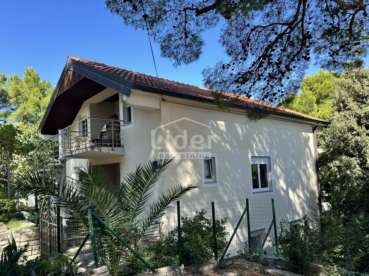 Donji Karin, kuću sa 3 stana prodajemo - cover