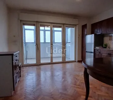 DOBAR STAN NA ODLIČNOJ LOKACIJI - cover