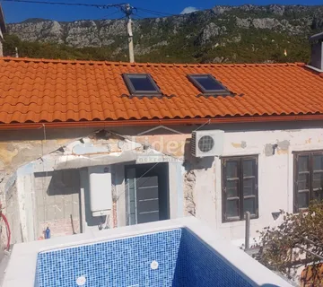 GRIŽANE Manja kuća u nizu s bazenom, mirno okruženje - cover