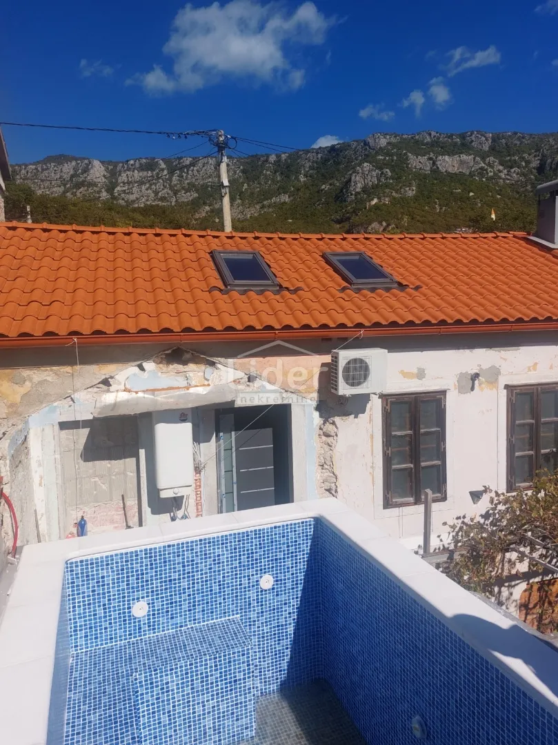 GRIŽANE Manja kuća u nizu s bazenom, mirno okruženje - cover