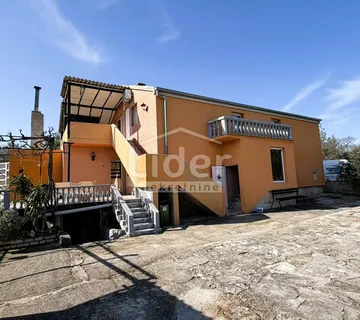 Donji Karin obiteljski kompleks sa potencijalom za turizam - cover