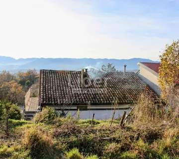 MARČELJI Kuća s odličnim potencijalom i okućnicom  - cover