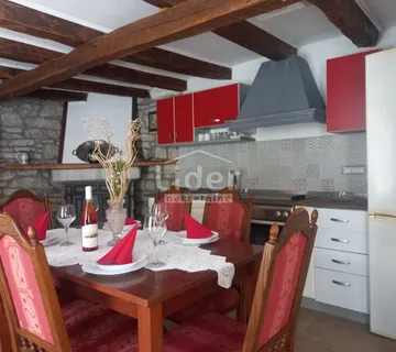 JUŠIĆI Kuća od 85 m2 s dvorištem i okućnicom - cover