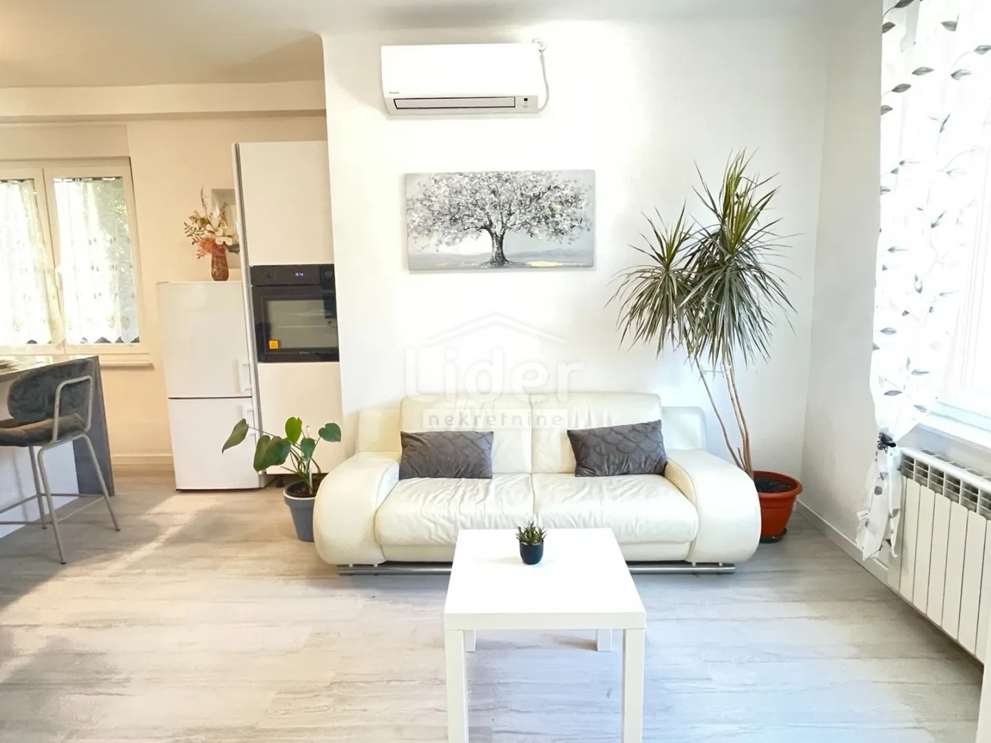 BULEVARD - 2S+DB stan za najam  - cover