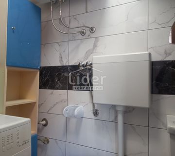 JUŠIĆI Četiri manje kuće s okućnicom i dvorištem - cover