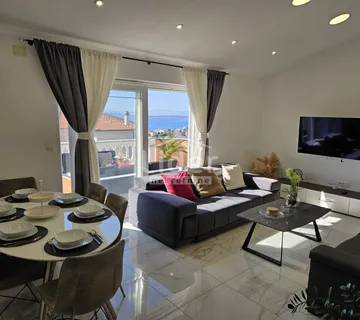 CRIKVENICA-kuća s tri apartmana na odličnoj lokaciji - cover