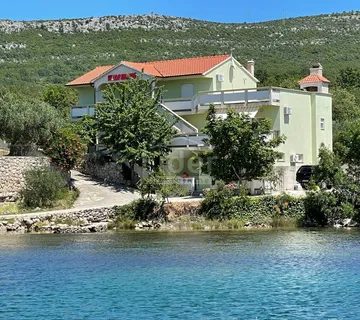 Kuća sa 6 apartmana prvi red do mora - Kruševo, Obrovac
