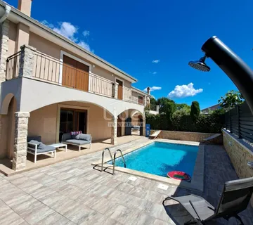 KRK (okolica) Kuća s bazenom i pogledom na more - cover