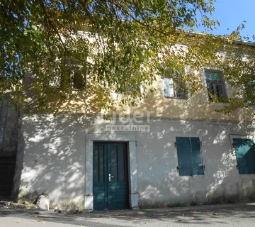 GRIŽANE 4 objekta za adaptaciju u mirnom okruženju - cover