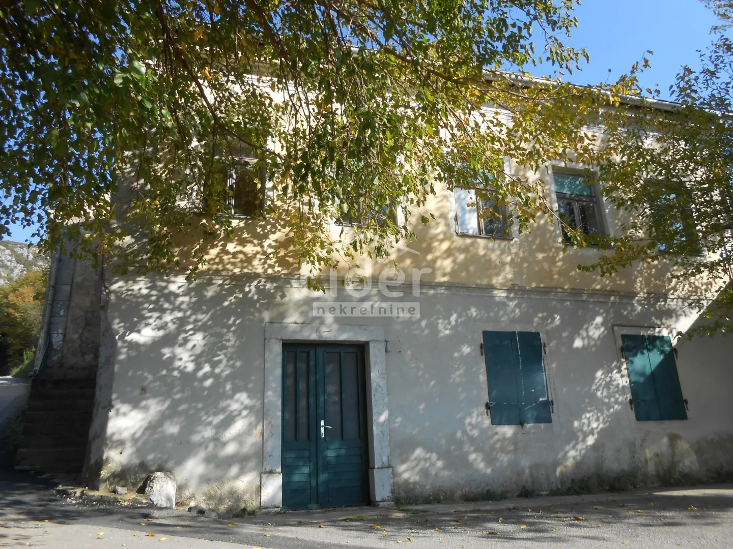 GRIŽANE 4 objekta za adaptaciju u mirnom okruženju - cover