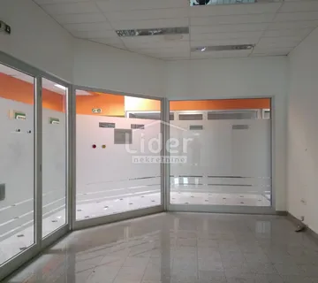 Poslovni Prostor -29m2,viškovo