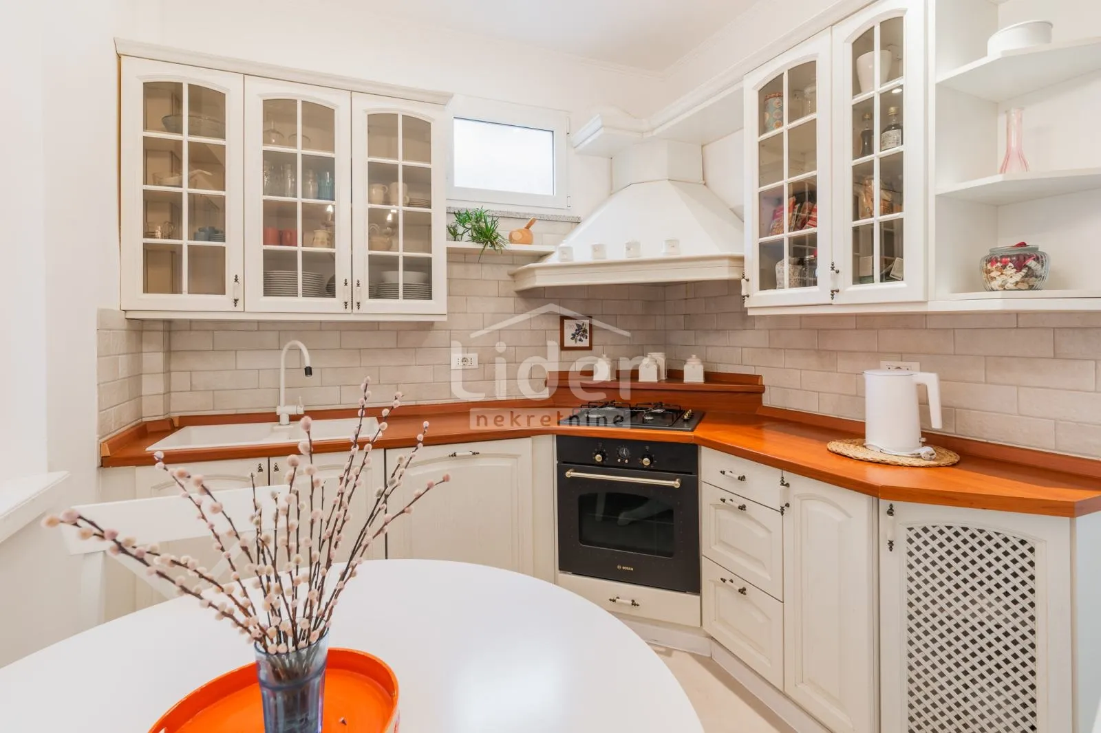 CENTAR-stan za najam - cover