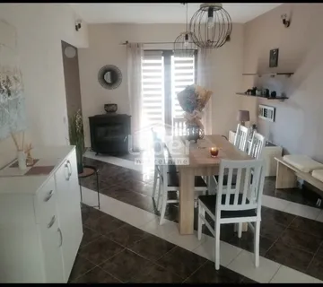 Kuća sa dva stana 2 km od mora - Šibenik