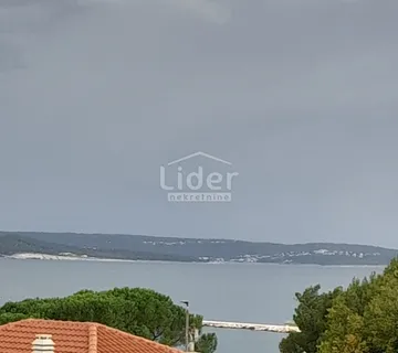 CRIKVENICA-SAMOSTOJEĆA KUĆA 160M2 NA 30 METARA OD PLAŽE - cover