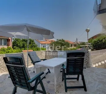 MALI LOŠINJ-kuća s pogledom na more i grad