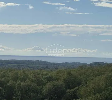 Komforan stan sa okućnicom na izvrsnoj lokaciji! - Poreč