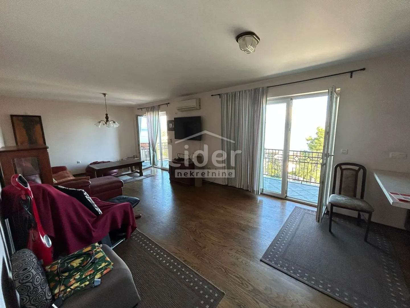 LUKSUZAN STAN S POGLEDOM NA MARINU I DODATNIM POTENCIJALOM – IČIĆI - cover