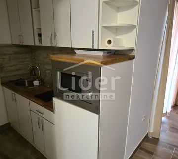 Kruševo, kuću sa 3 stana i bazenom prodajemo - cover