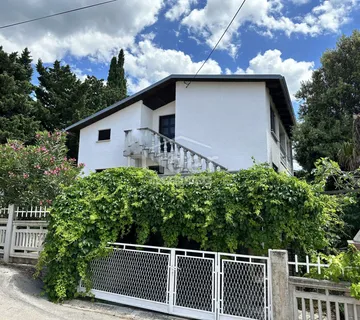 Kruševo, Šušnjar, kuću sa 4 apartmana  prodajemo - cover