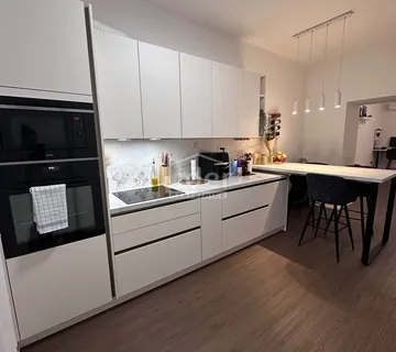 Centar, prekrasan stan od 65m2, 2-balkona, 2.kat - Rijeka