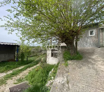 Hreljin-Kuća 100m2,okućnica - Hreljin, Bakar