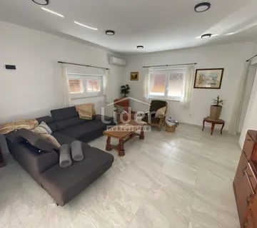 Stan za najam 3S+DB, terasa - cover