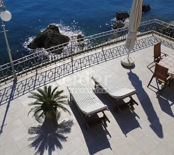 IČIĆI -stan za najam prvi red do mora - cover