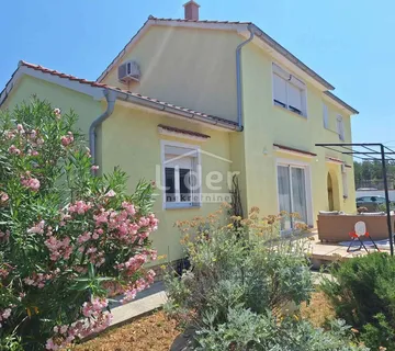 Kuća sa dva stana, Barbat - cover