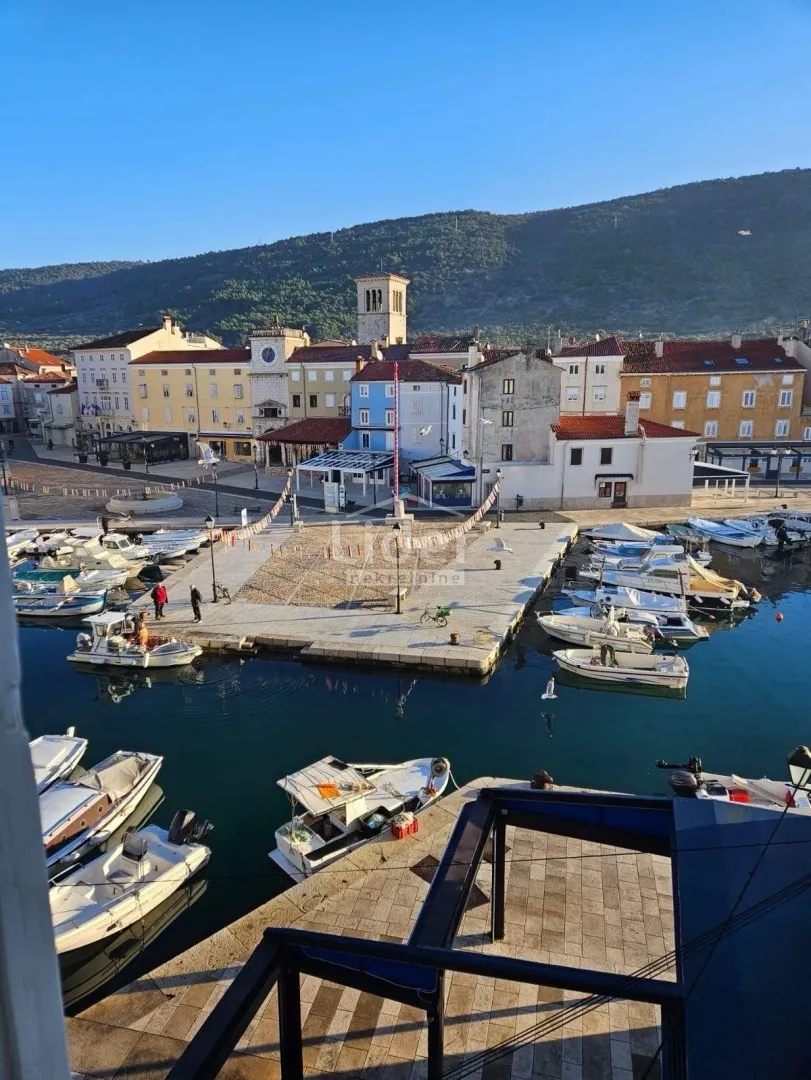 Cres, centar, 15 m od mora! - cover