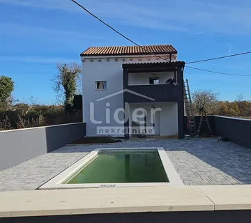 Kuća s bazenom blizu Žminja - cover