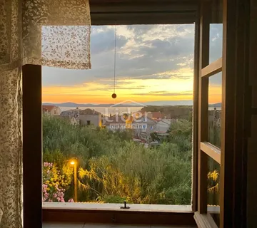 Prekrasna kamena kuća s pogledom na more - cover