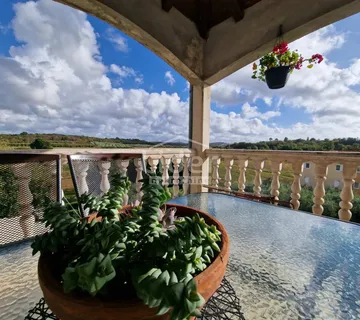 TOP LOKACIJA - nekretnina ogromnog potencijala, blizina mora! - cover