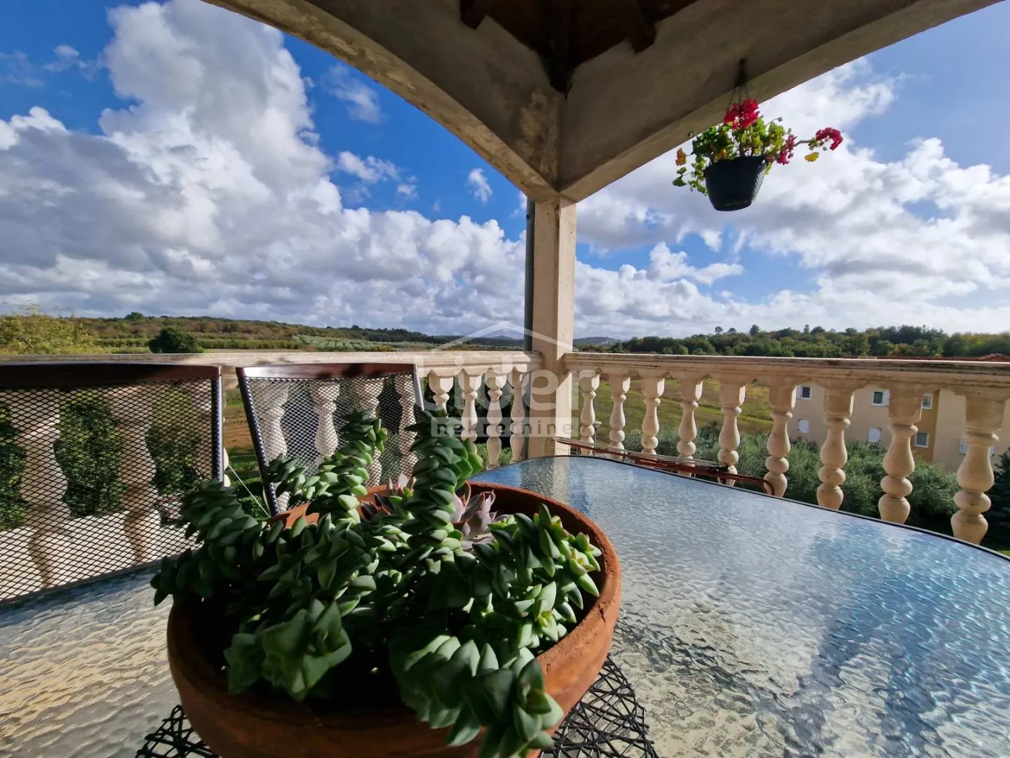 TOP LOKACIJA - nekretnina ogromnog potencijala, blizina mora! - cover