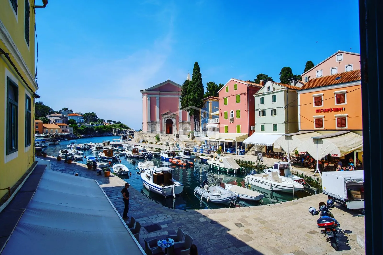 Stan s pogledom na more i luku – Veli Lošinj - cover