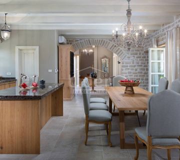 ISTRA - prekrasna dizajnerska vila - cover