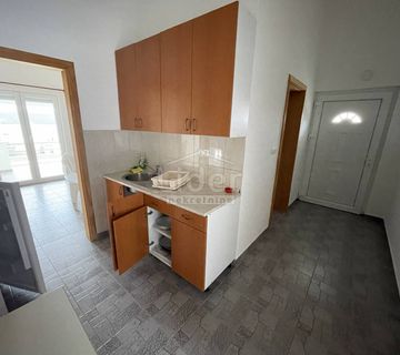 Kuća sa 6 apartmana i pogledom na more - cover
