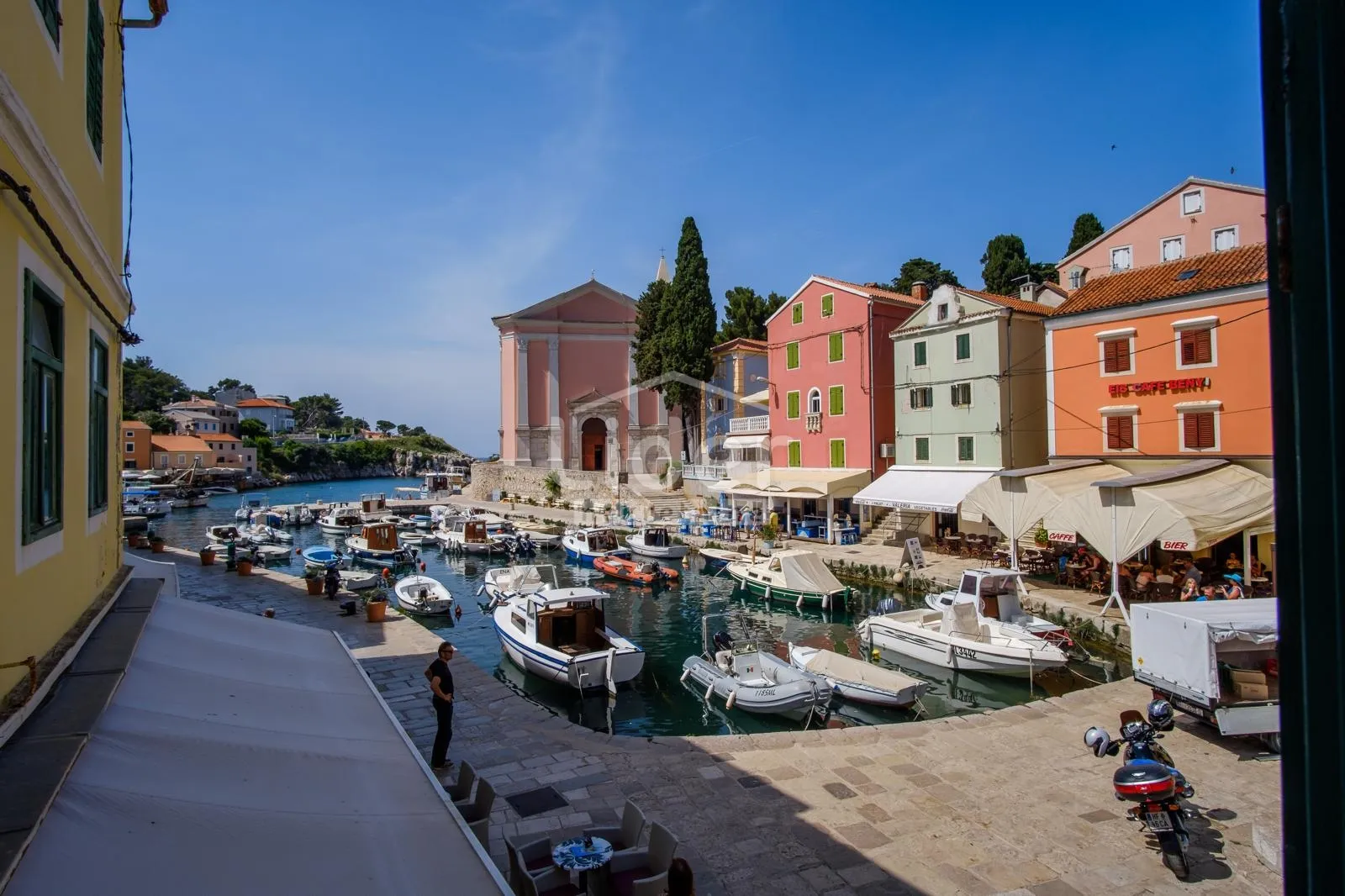 Stan s predivnim pogledom na more i luku – Veli Lošinj - cover