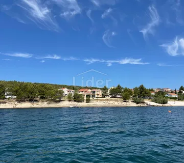 Pridraga, građevinsko zemljište 849 m2 na samo 130 m od mora - cover