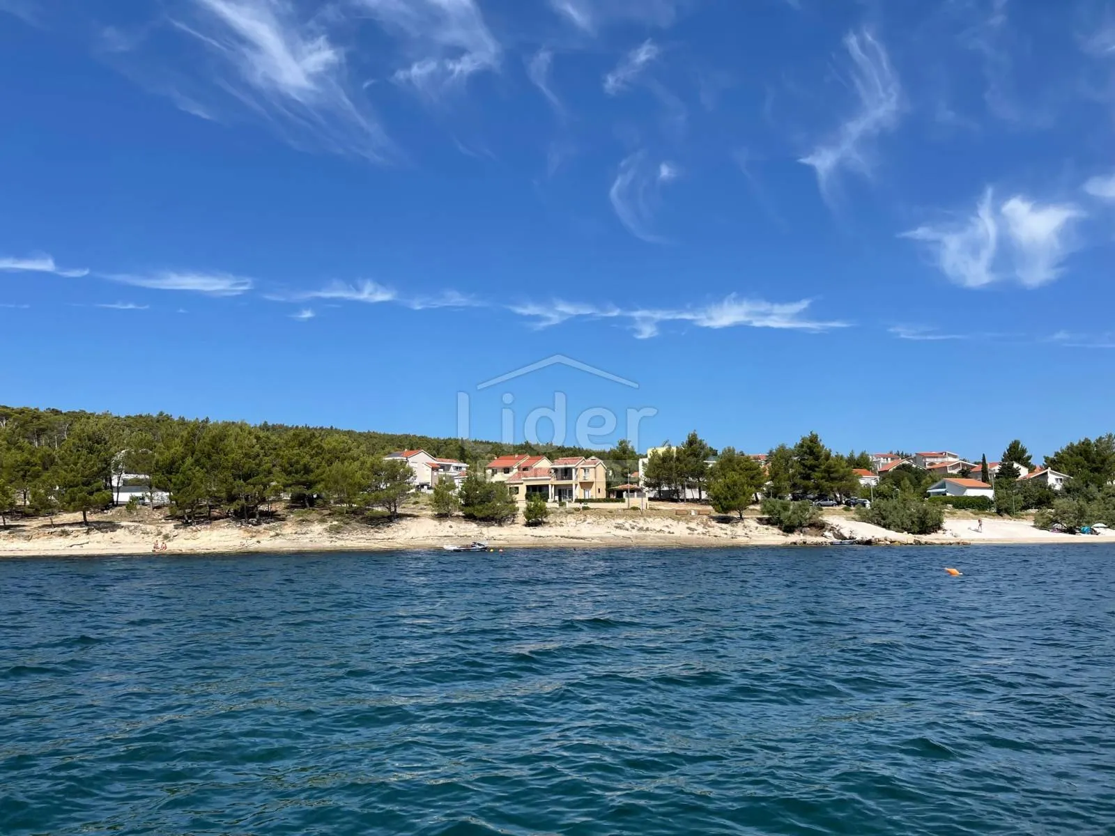 Pridraga, građevinsko zemljište 849 m2 na samo 130 m od mora - cover