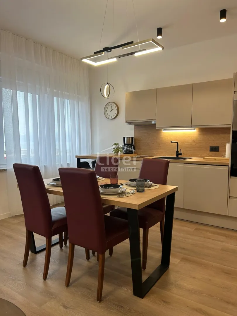 RIJEKA Komforan, moderan stan s pogledom na more  - cover